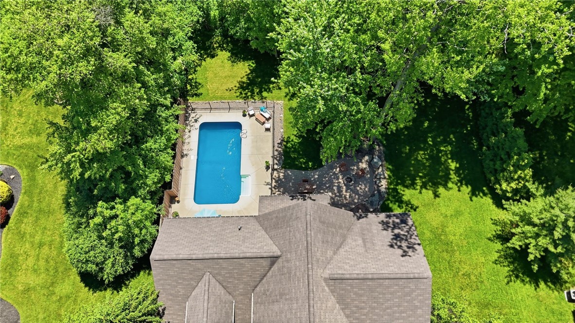 6 Fernstone Lane