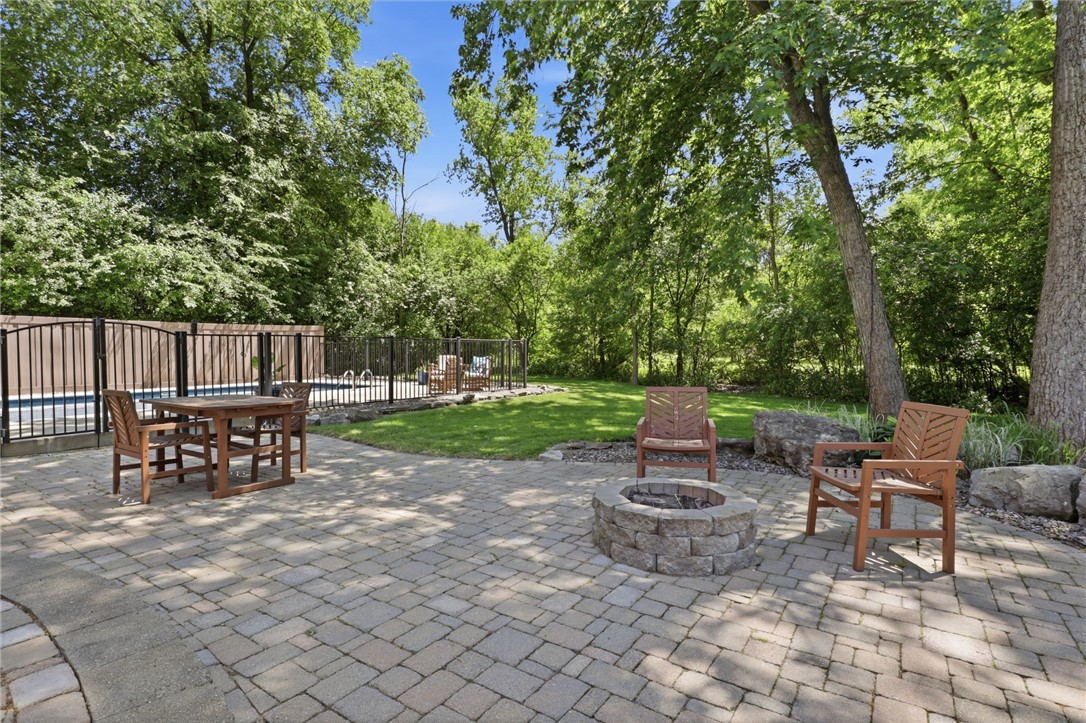 6 Fernstone Lane
