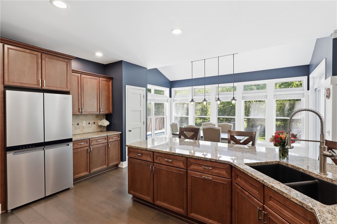 6 Fernstone Lane