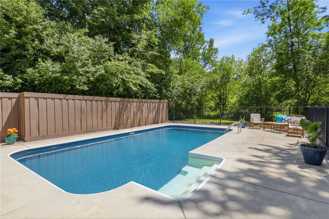 6 Fernstone Lane
