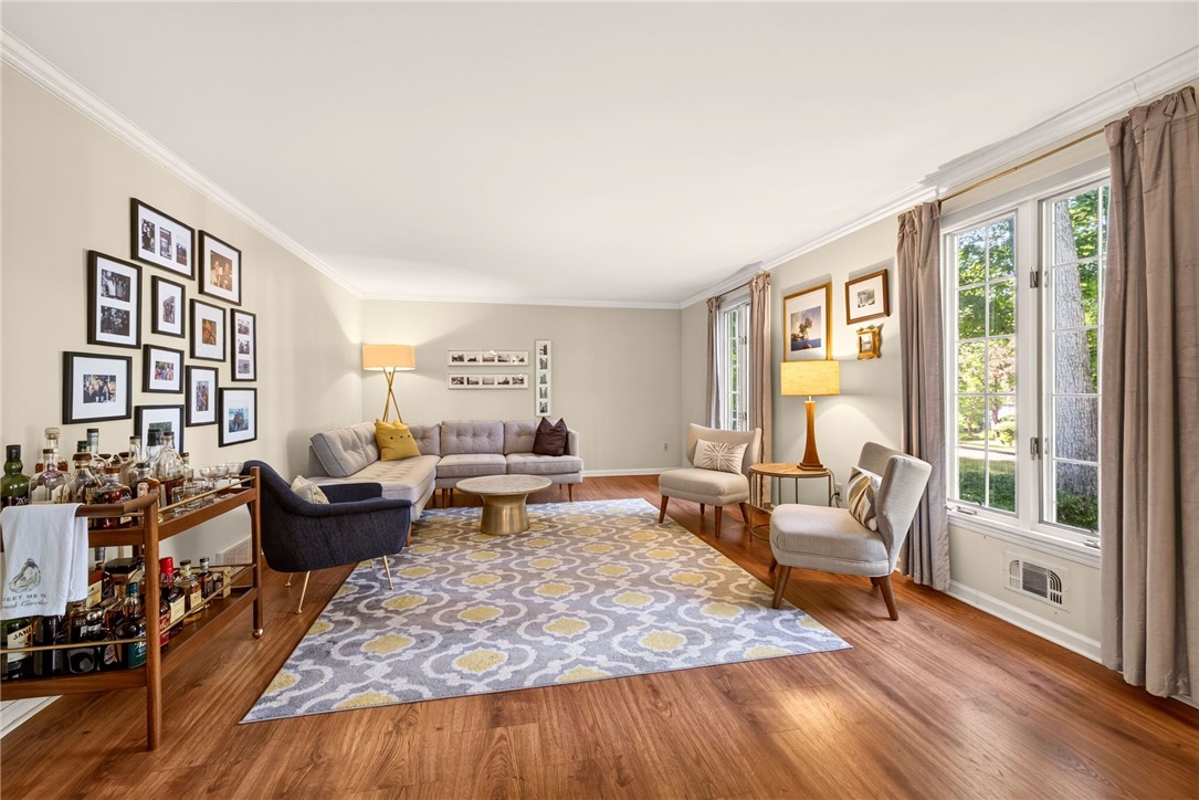 10 Forest Knoll