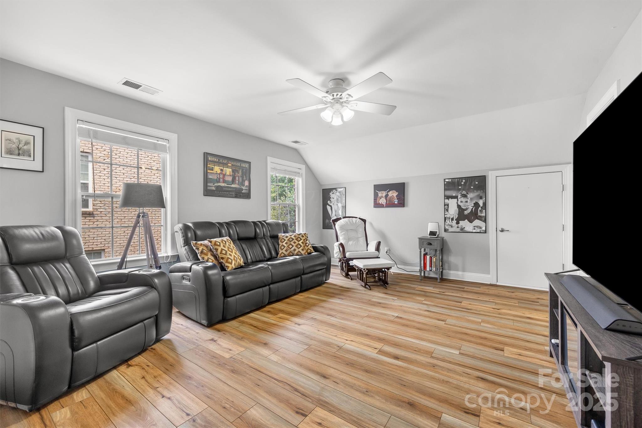4011 W Sandy Trail