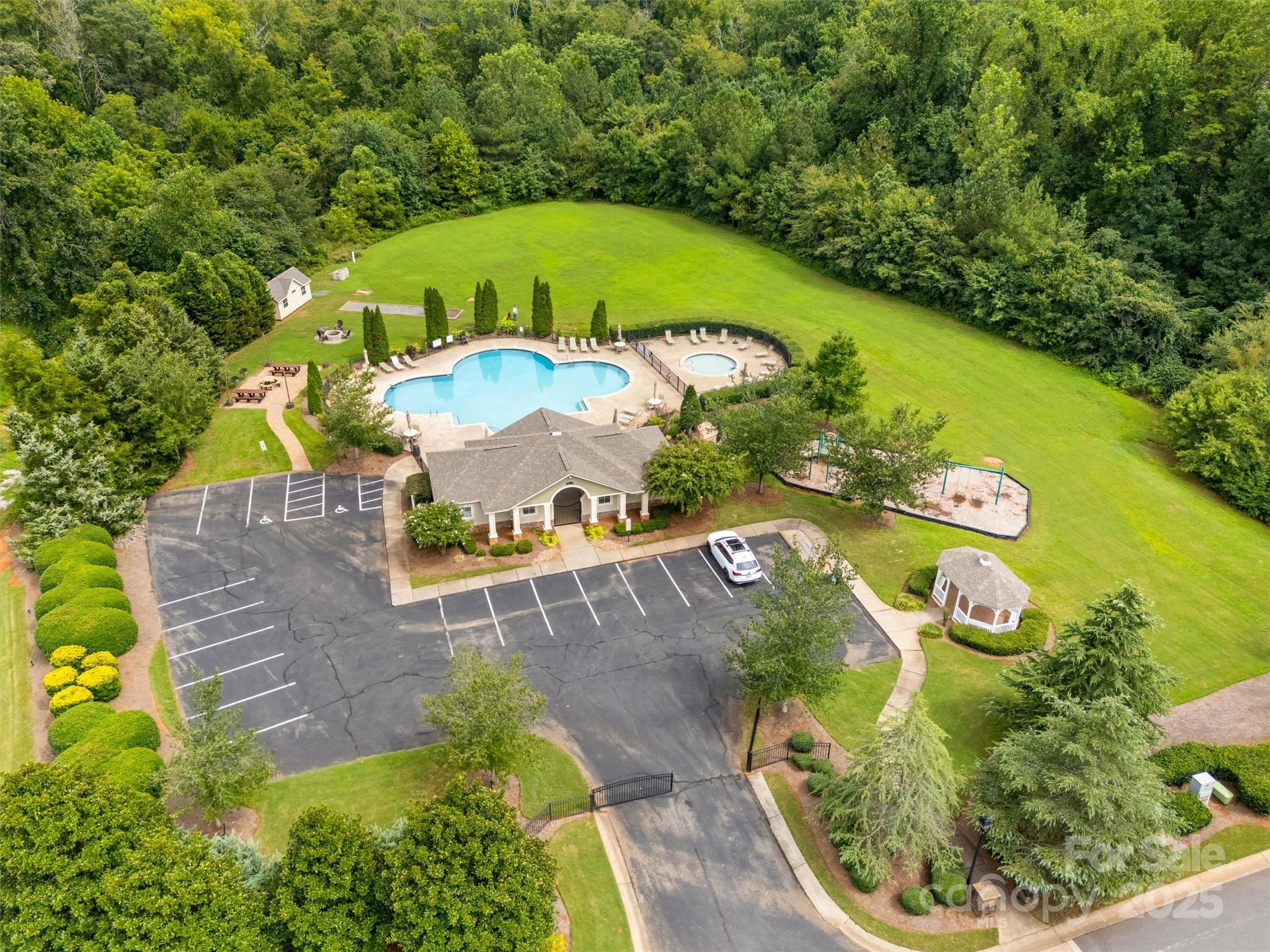 4011 W Sandy Trail