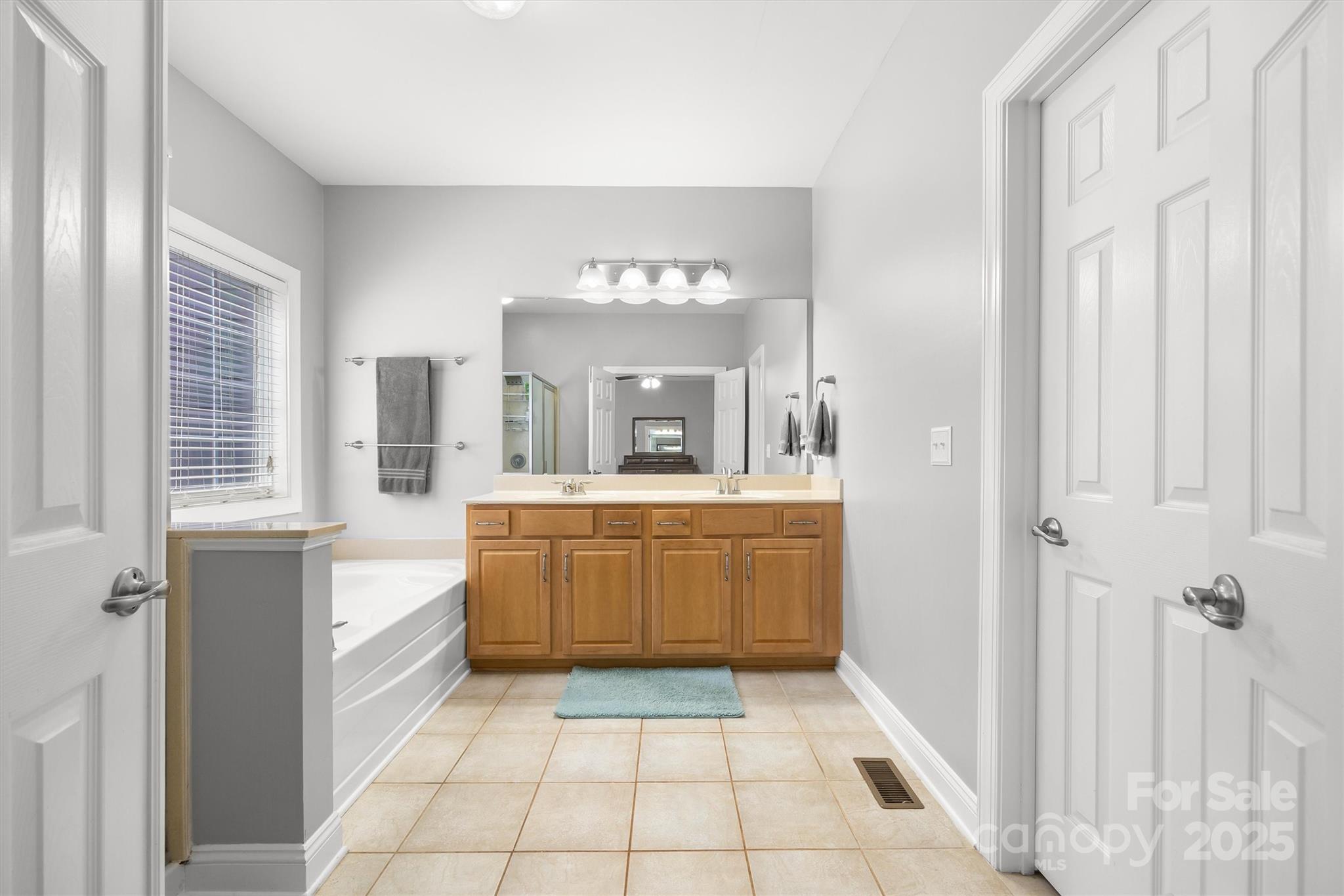 4011 W Sandy Trail