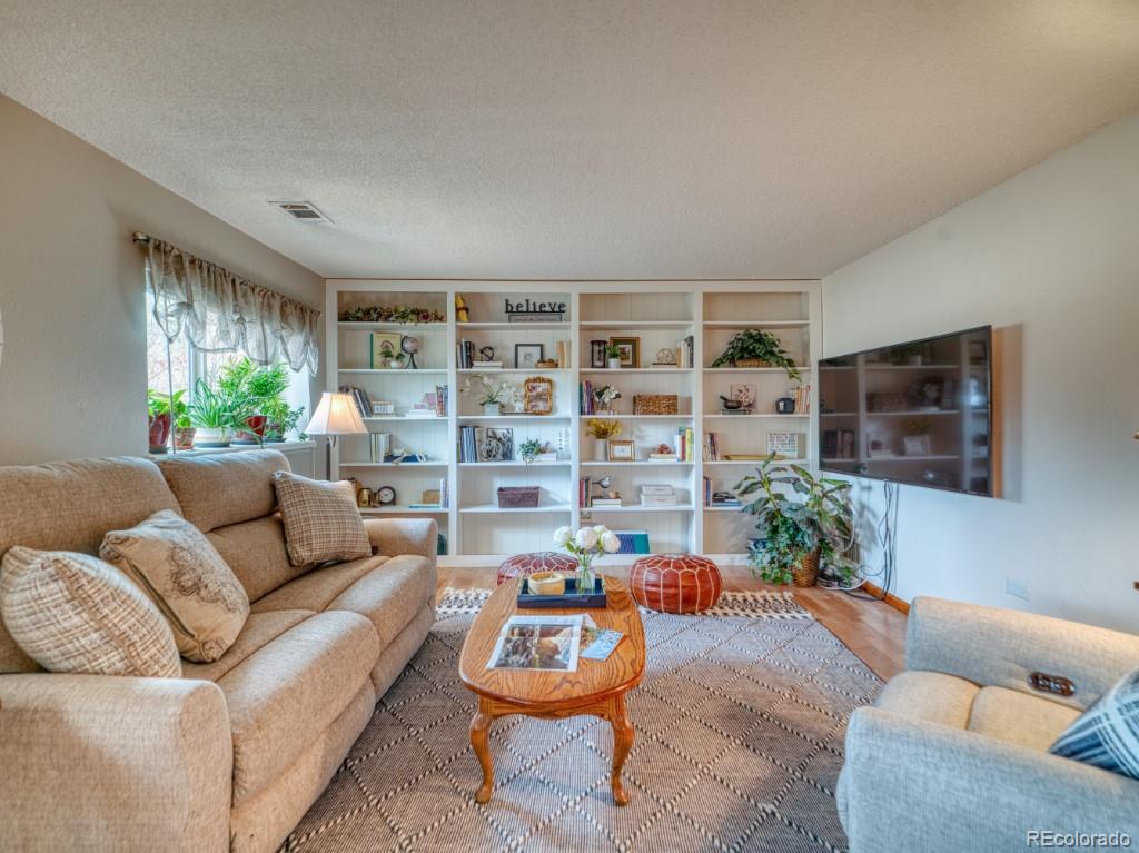 7906 S Flower Court