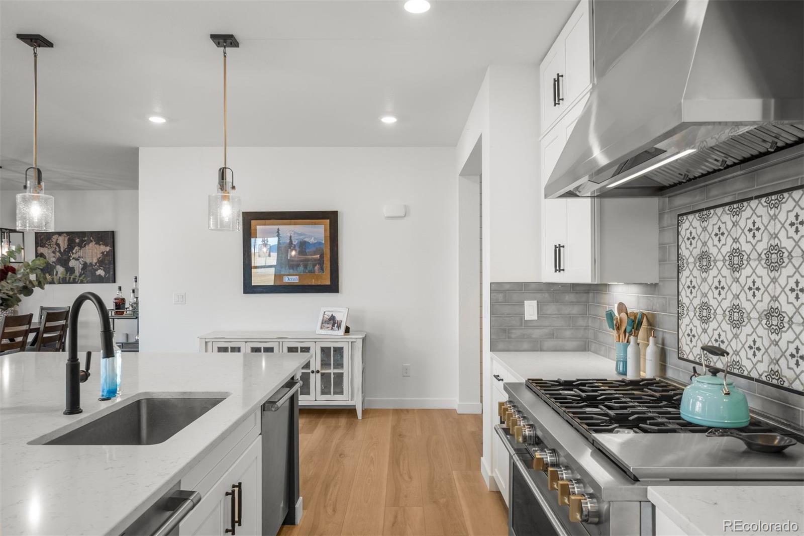 15475 W Columbia Avenue