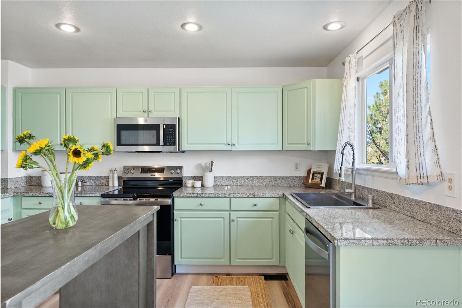 9867 Castle Ridge Circle