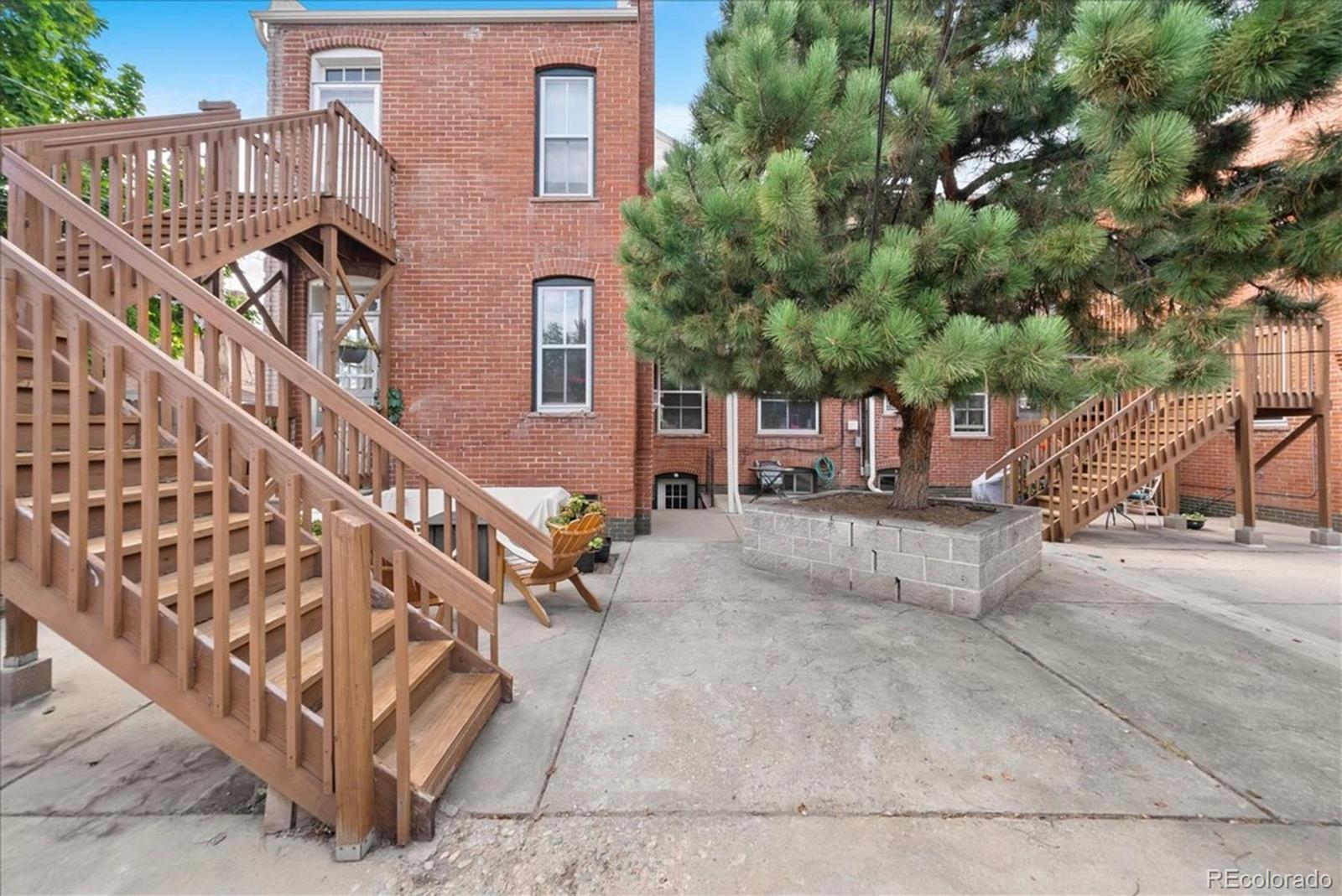 122 N Logan Street