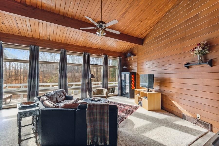 3677 NE Coral Cove Ln