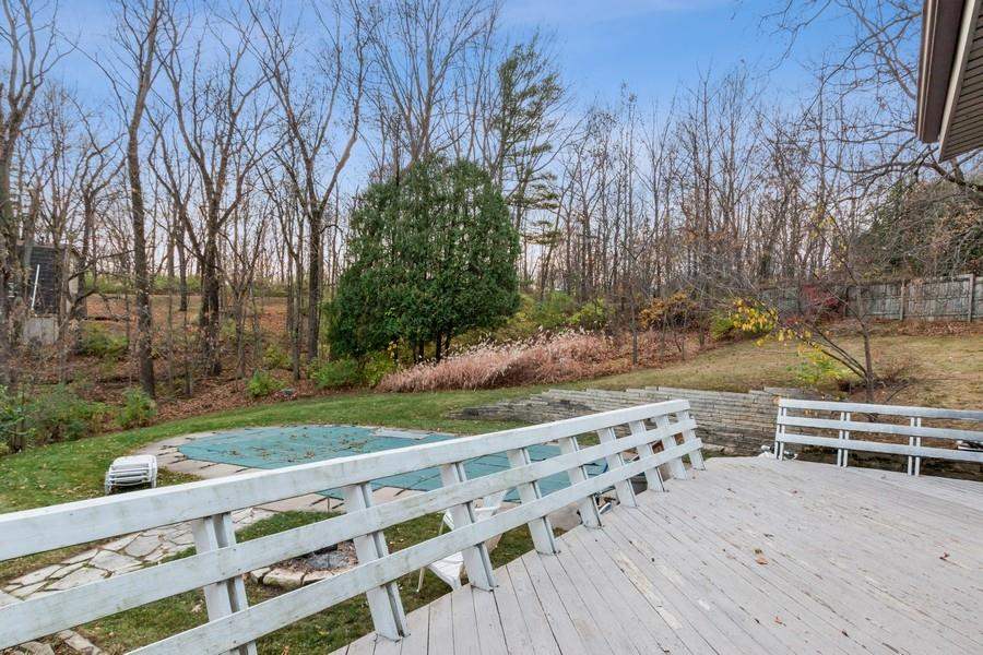 3677 NE Coral Cove Ln