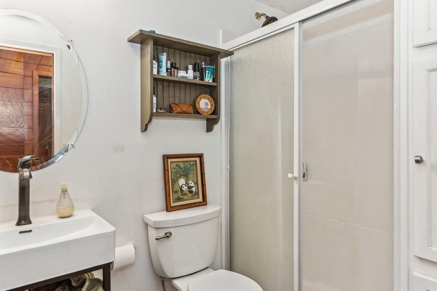 3677 NE Coral Cove Ln