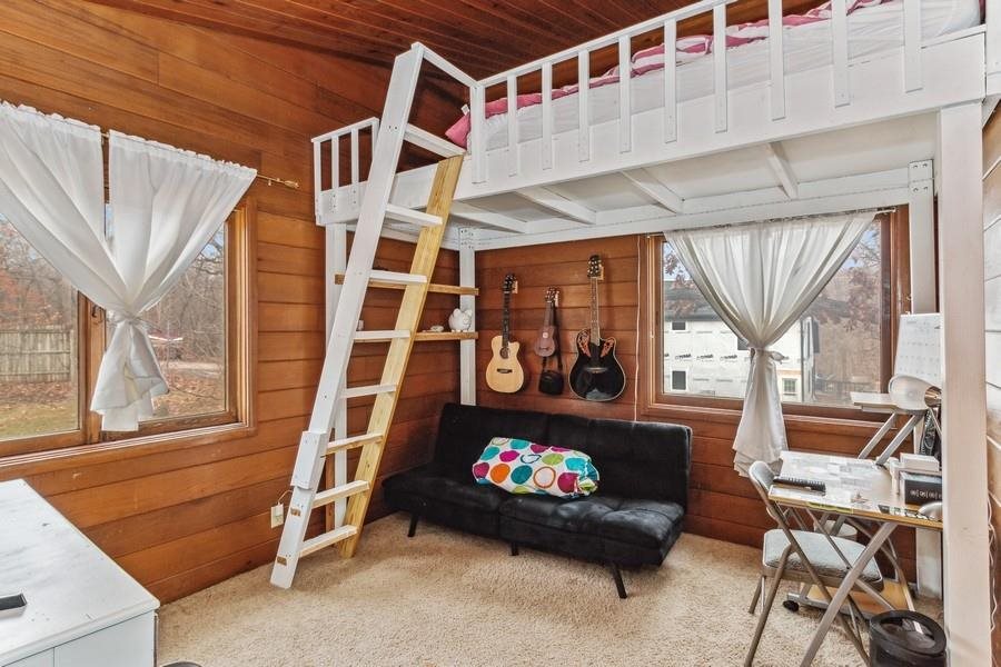 3677 NE Coral Cove Ln