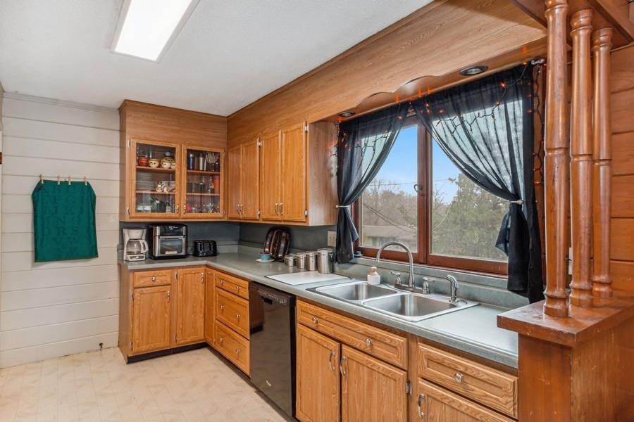 3677 NE Coral Cove Ln