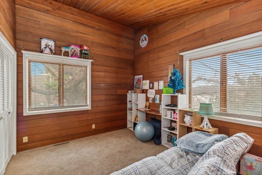 3677 NE Coral Cove Ln