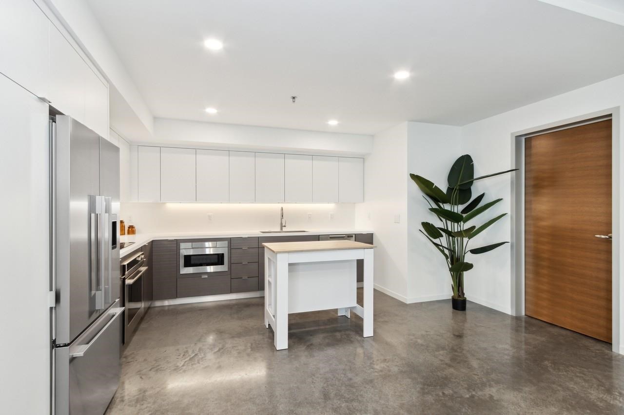 404 E College St Unit: 1407