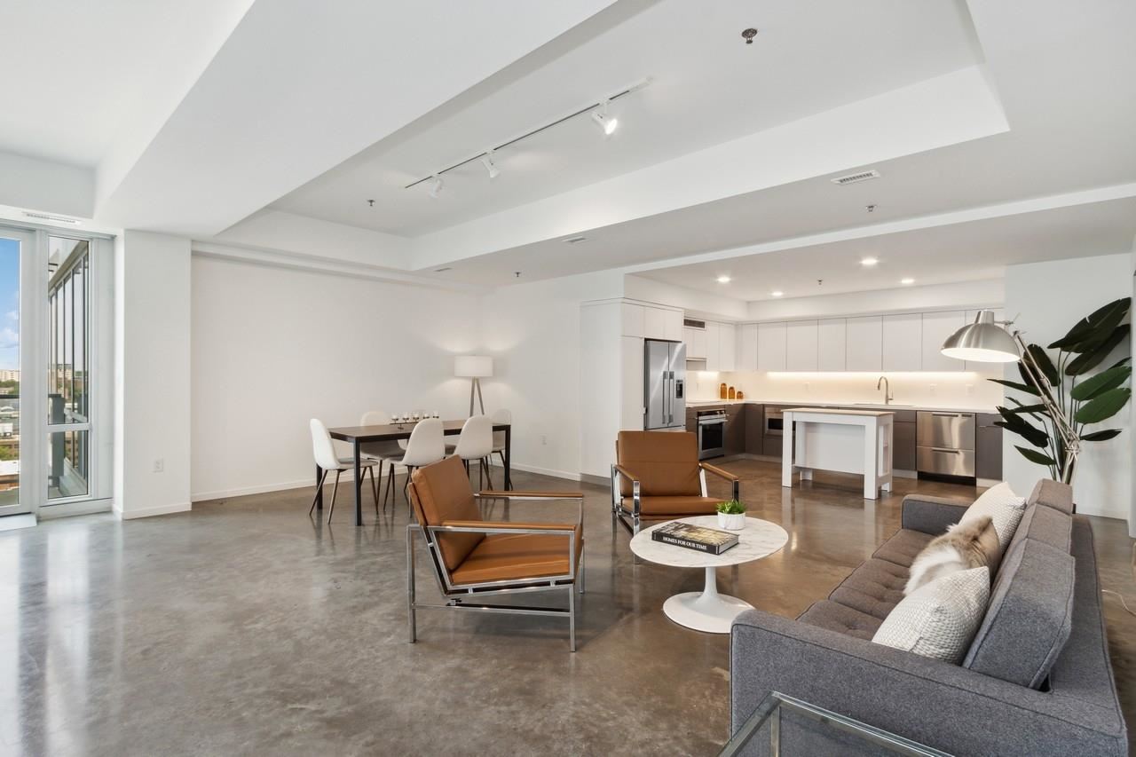 404 E College St Unit: 1407