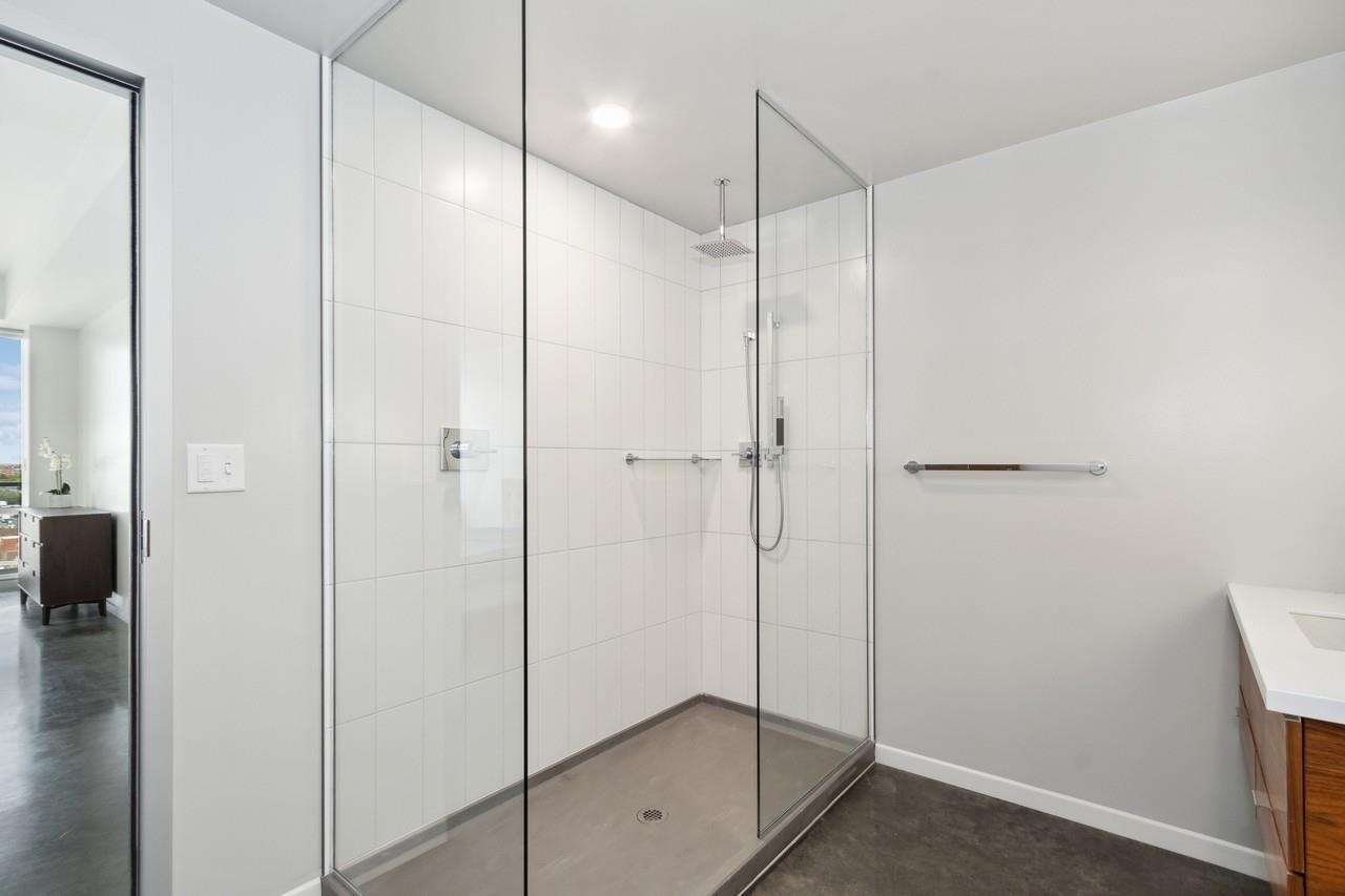 404 E College St Unit: 1407