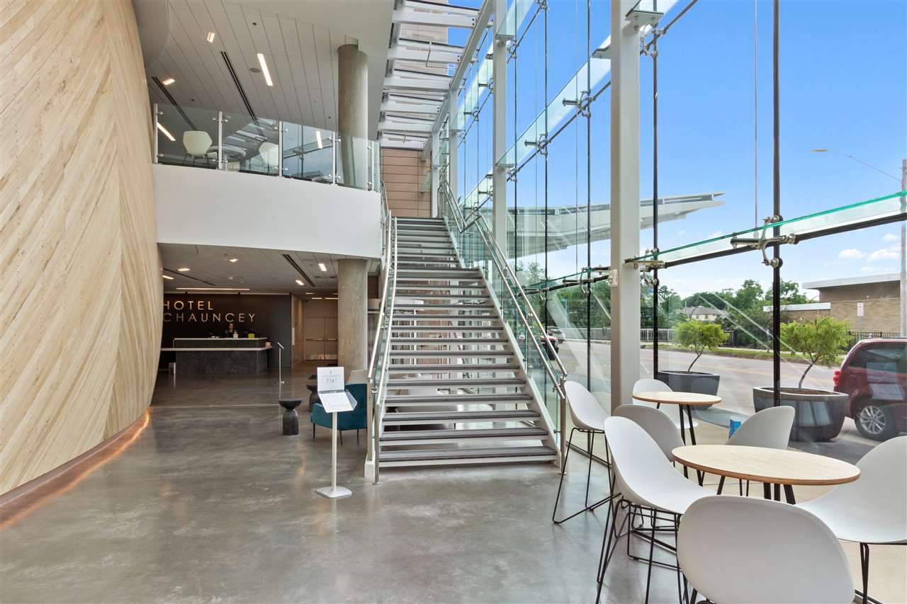 404 E College St Unit: 1407