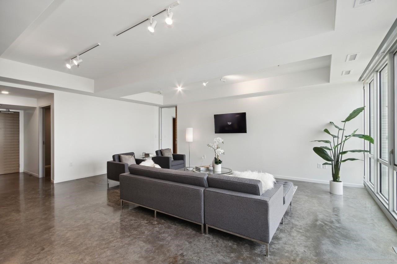 404 E College St Unit: 1407