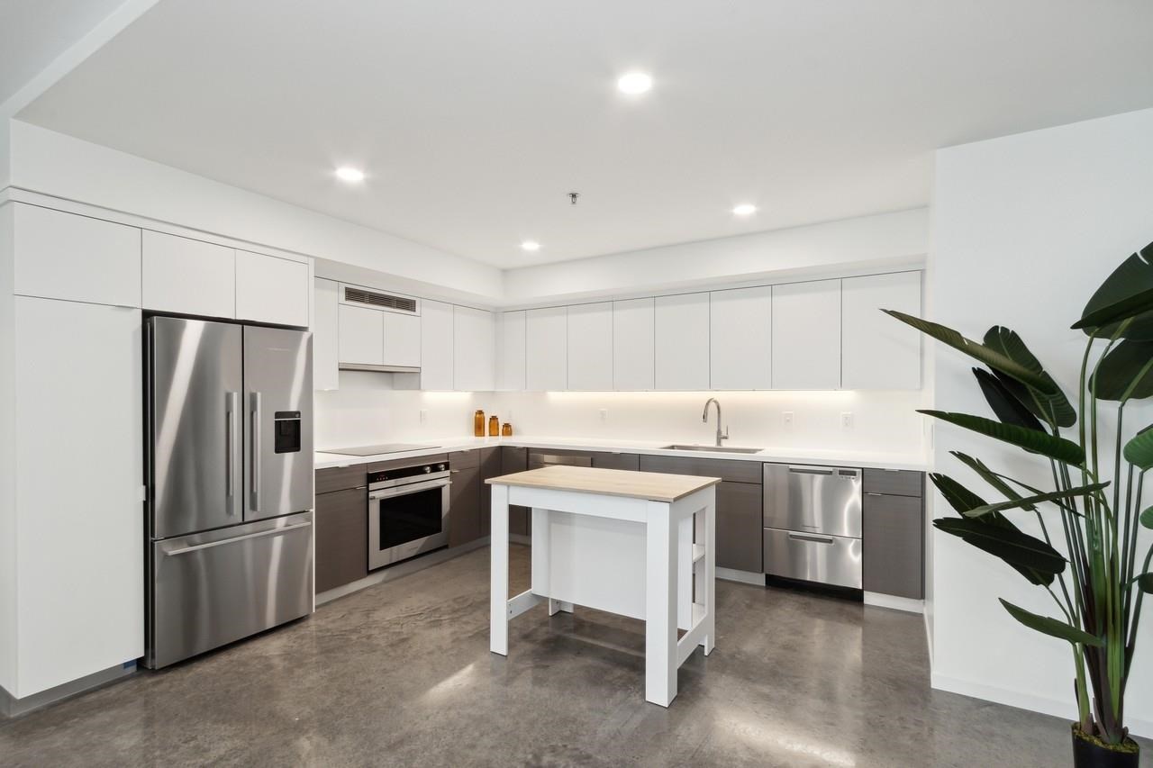 404 E College St Unit: 1407