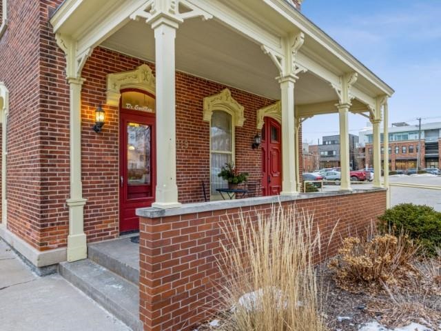 319 E Bloomington St