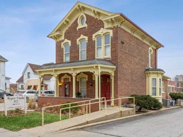 319 E Bloomington St