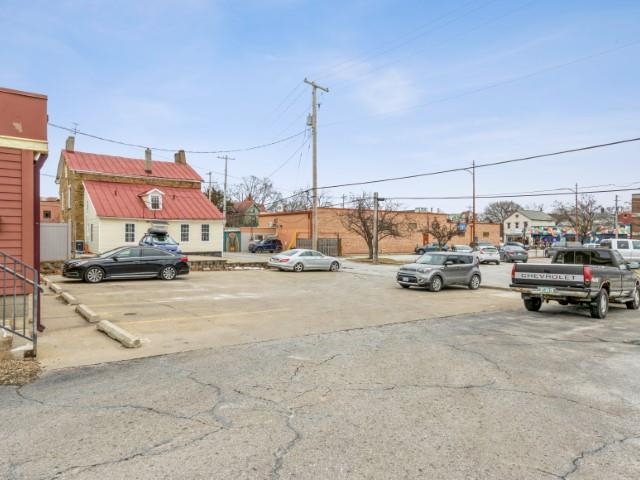 319 E Bloomington St