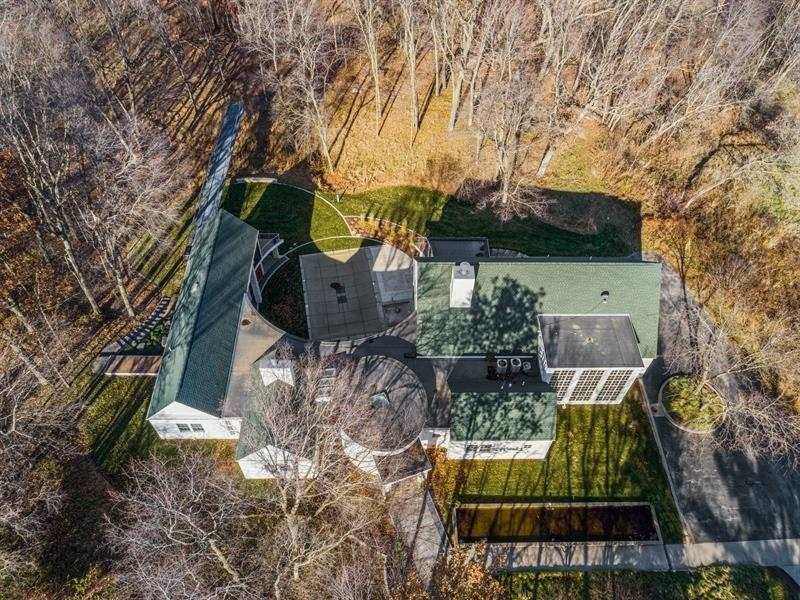 3696 Whitetail Ln NE