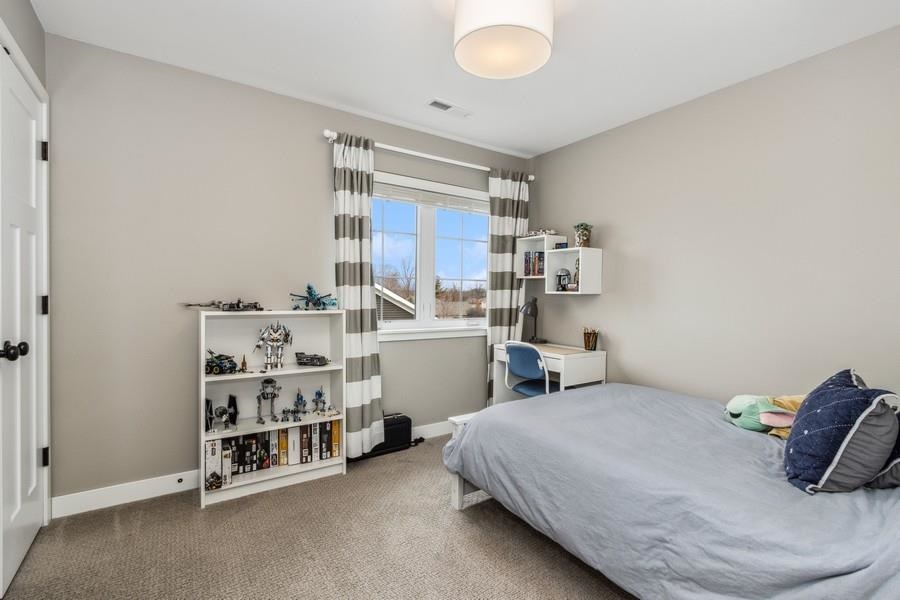 1090 Highland Park Ave