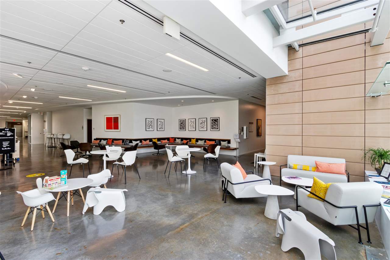 404 E College St Unit: 1006