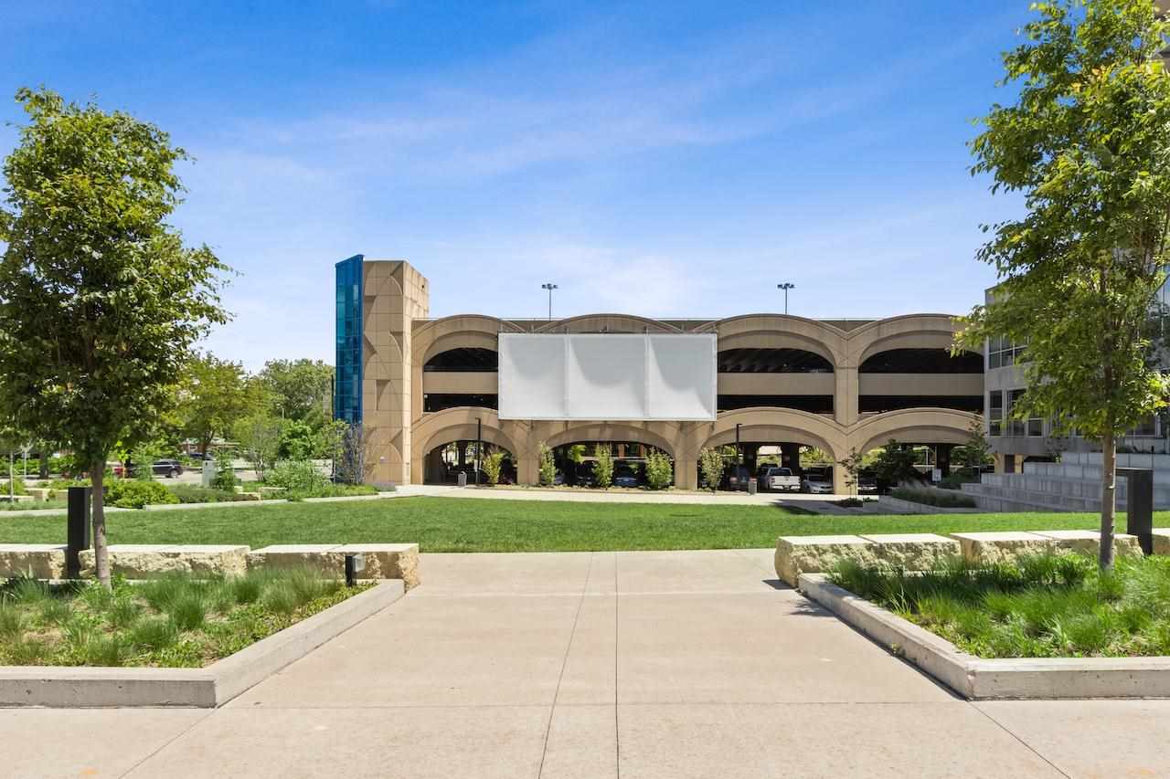 404 E College St Unit: 1006