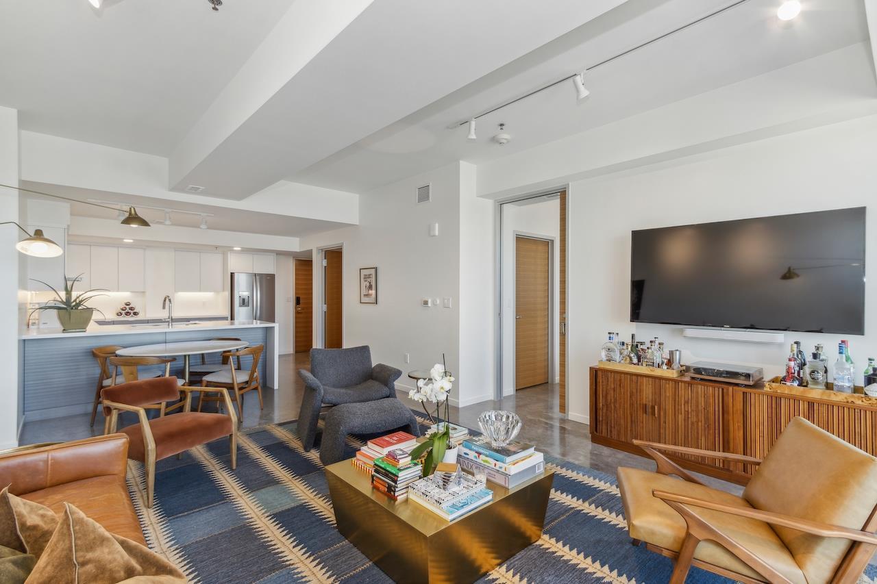 404 E College St Unit: 1006