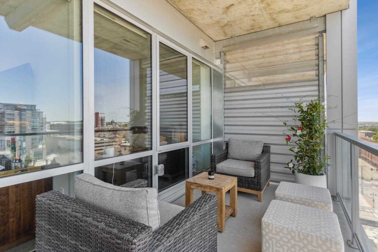 404 E College St Unit: 1006