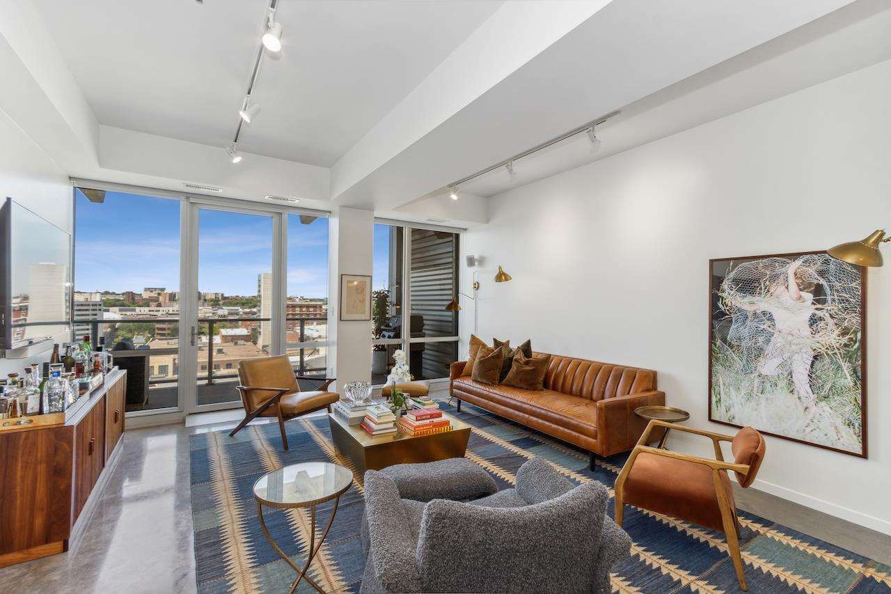 404 E College St Unit: 1006