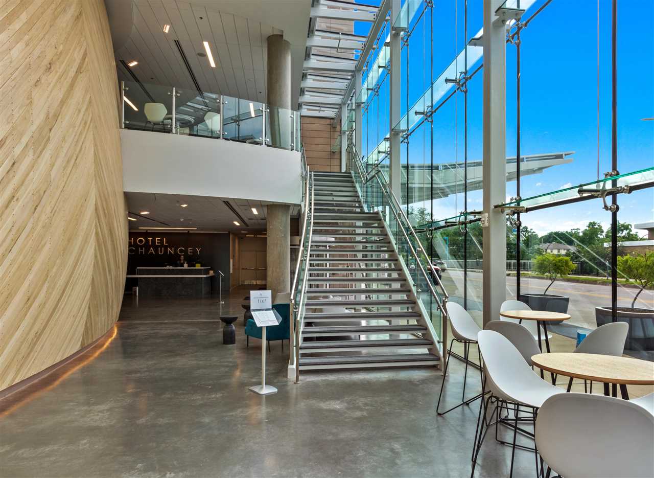 404 E College St Unit: 1006