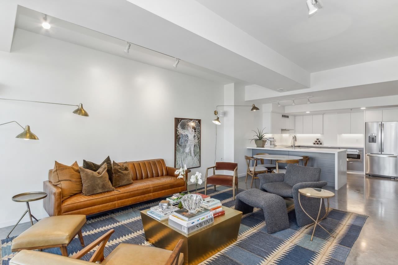 404 E College St Unit: 1006