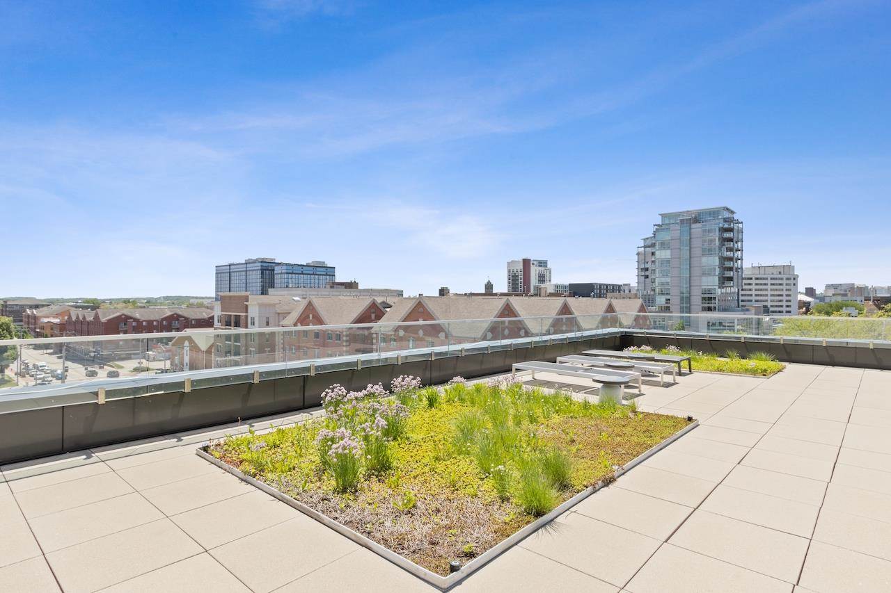 404 E College St Unit: 1006