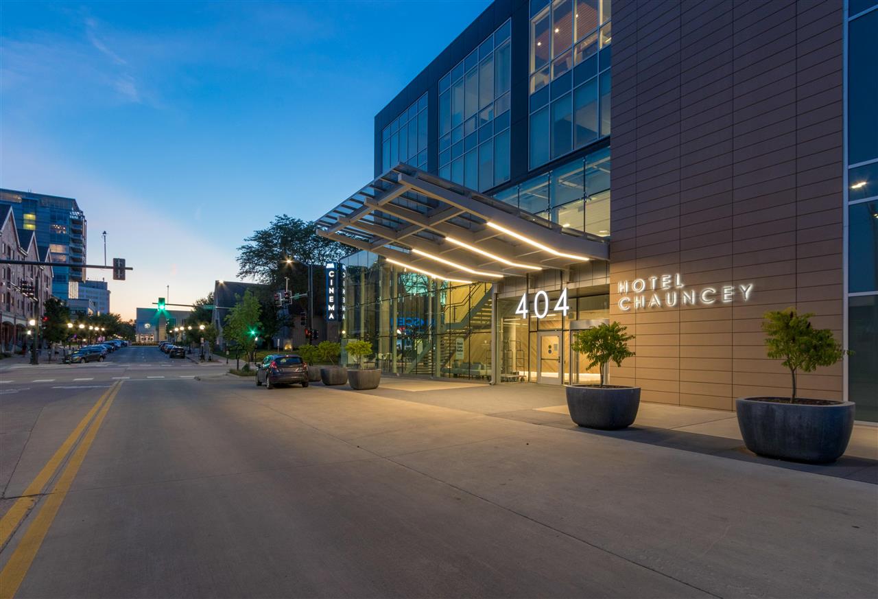 404 E College St Unit: 1006