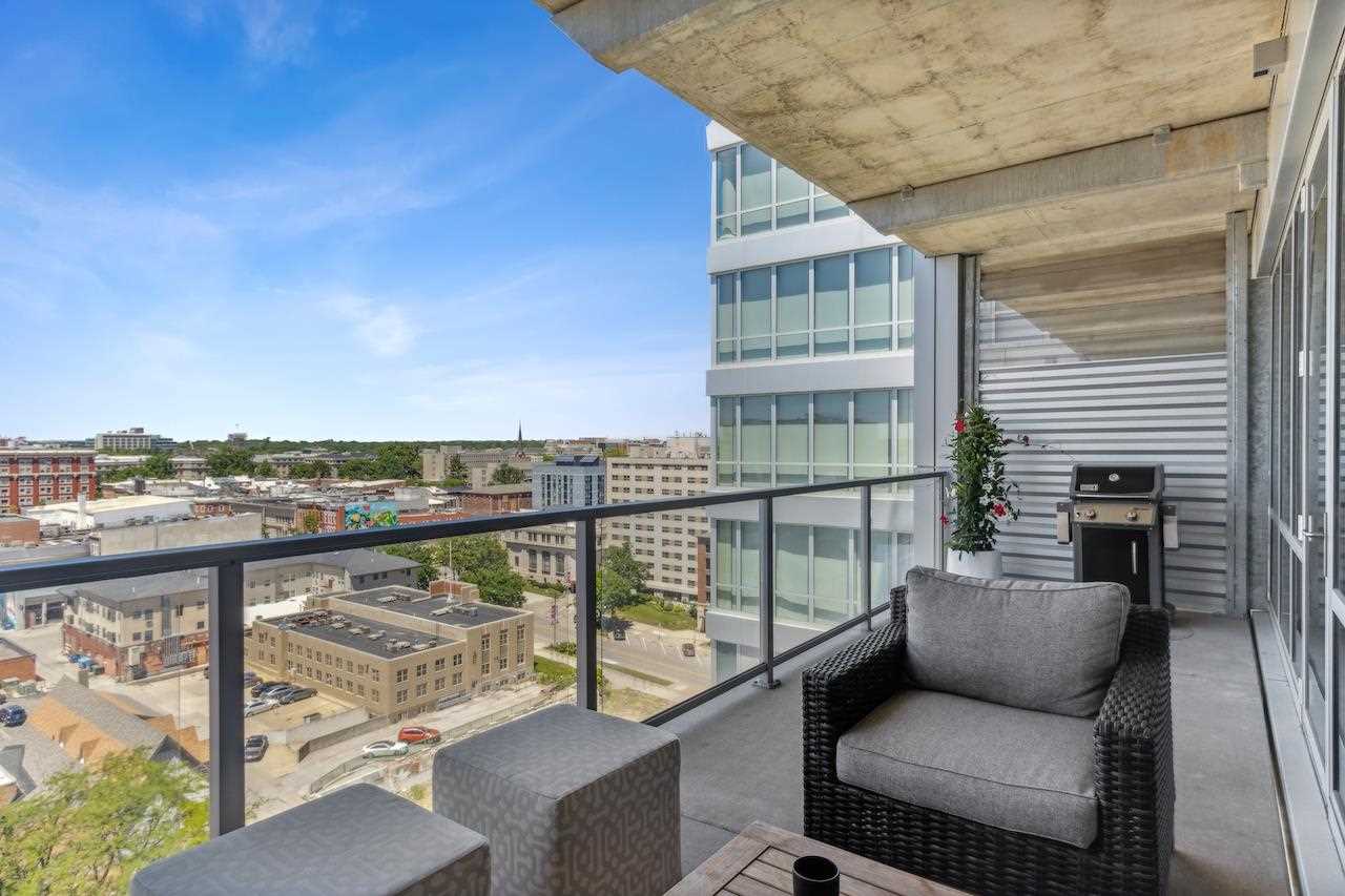 404 E College St Unit: 1006