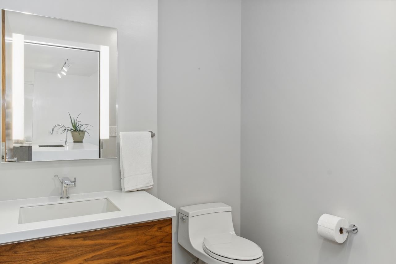 404 E College St Unit: 1006