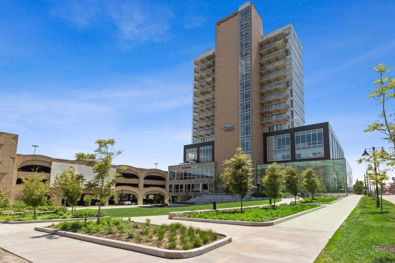 404 E College St Unit: 1006