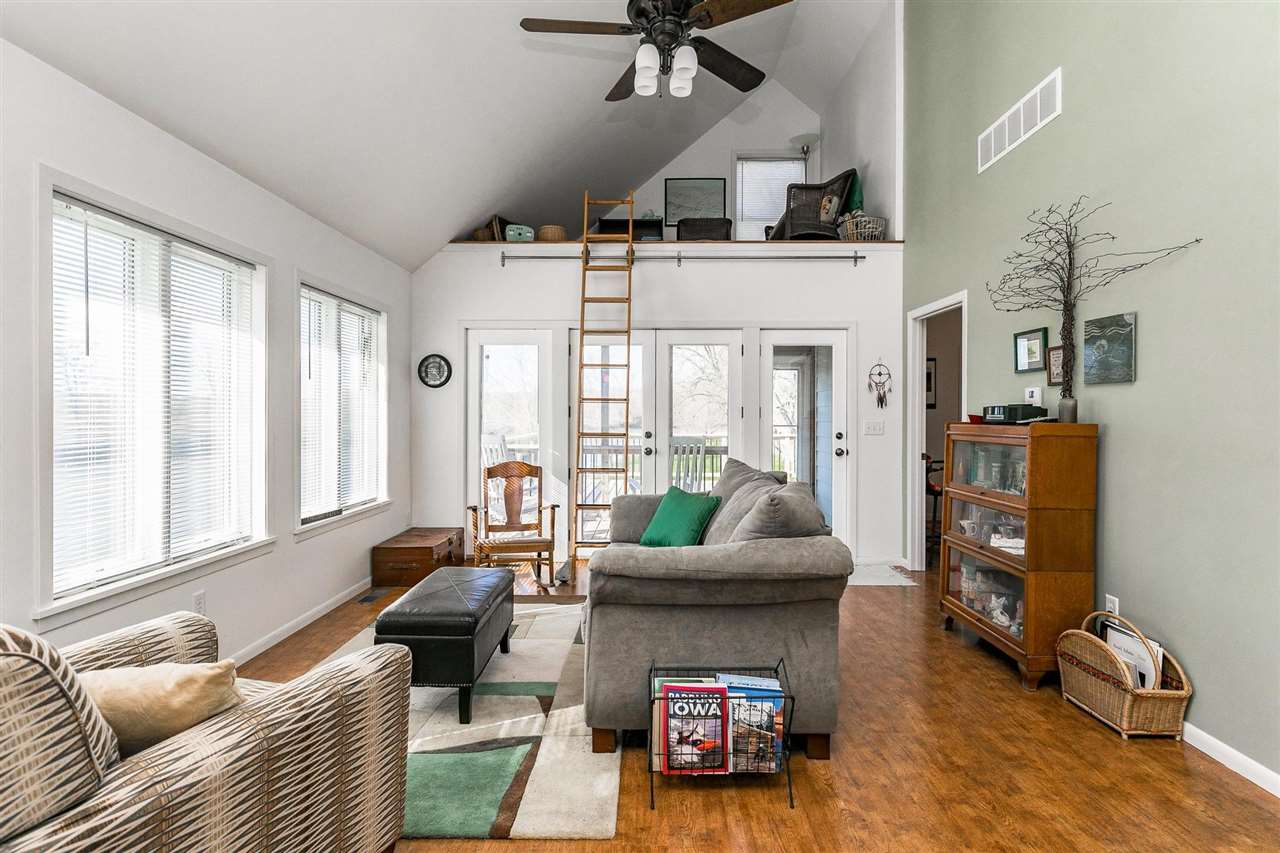 3068 River Front Est NE