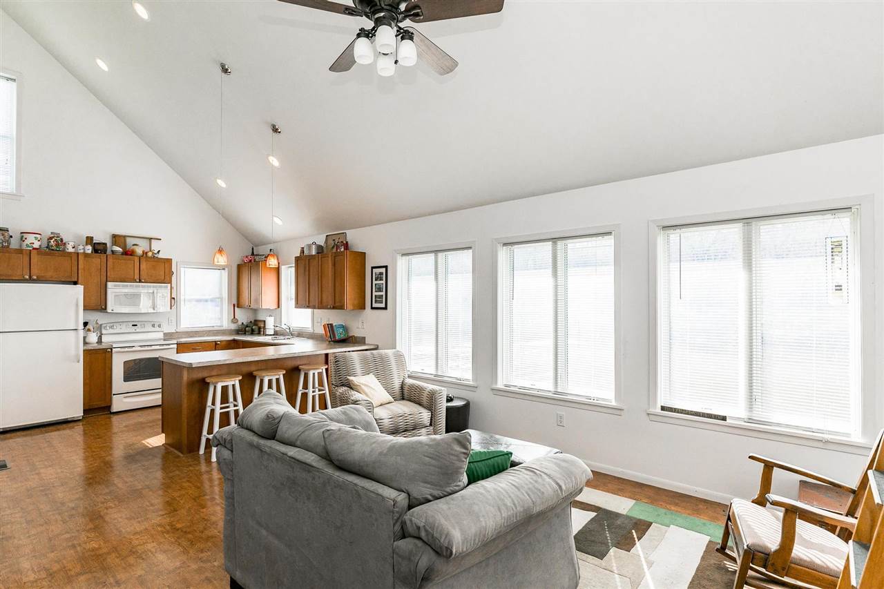 3068 River Front Est NE