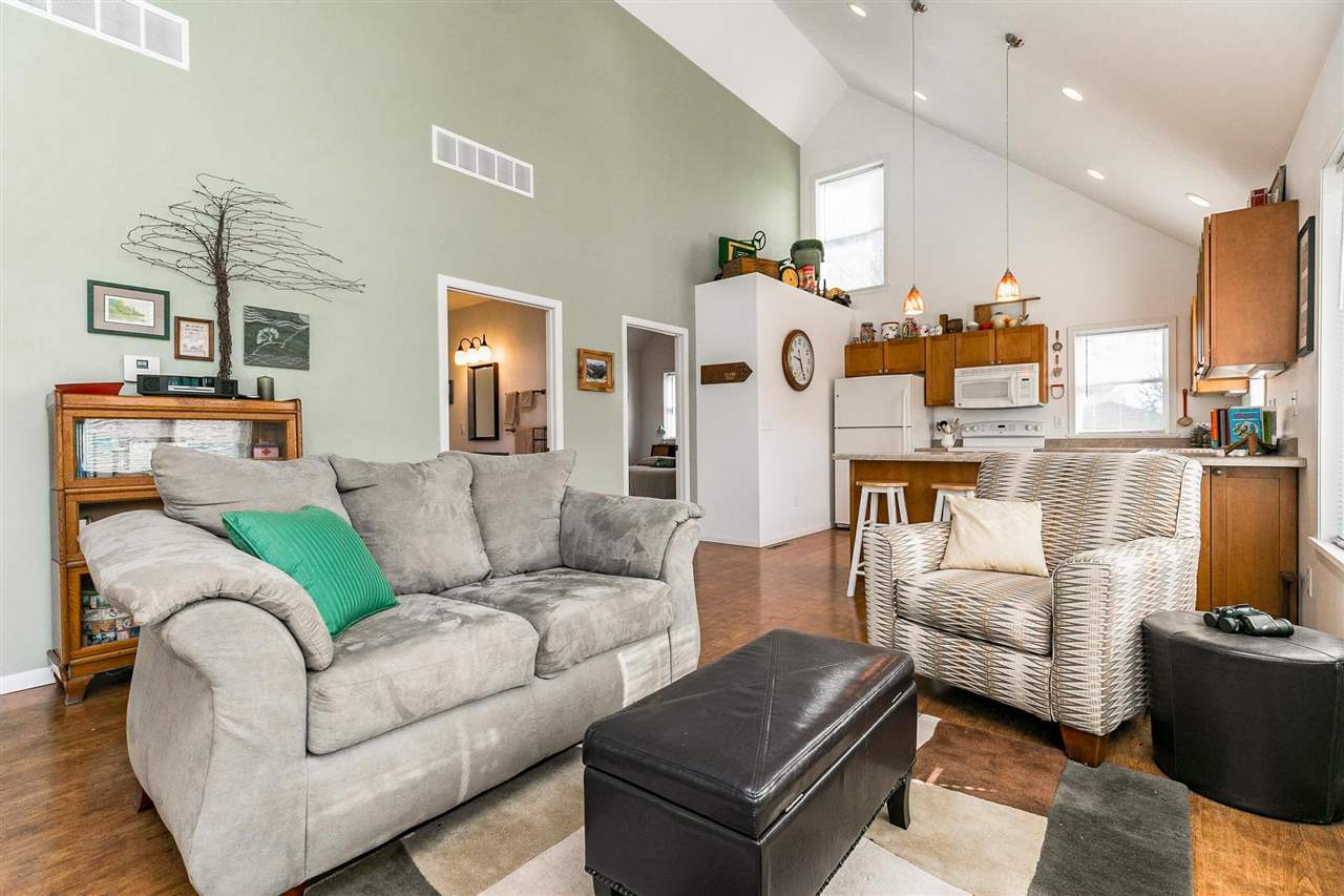 3068 River Front Est NE