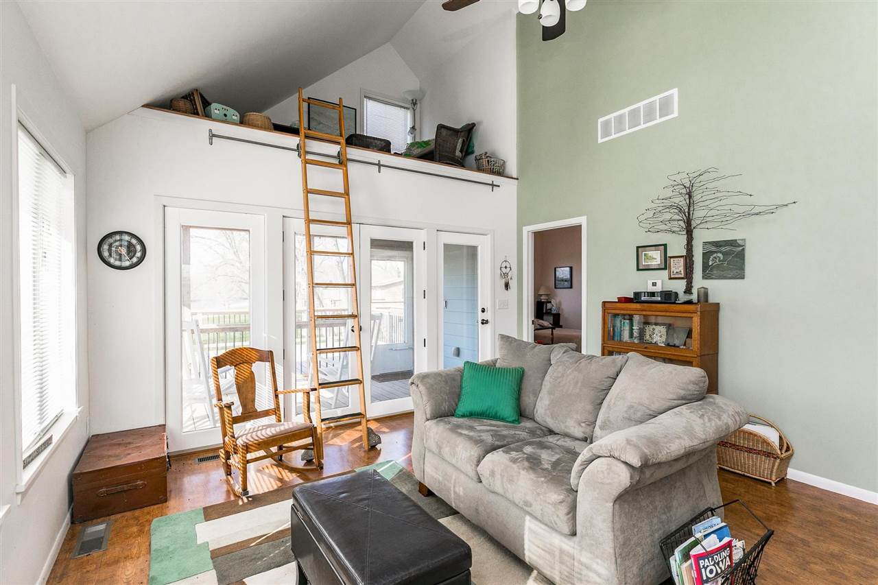 3068 River Front Est NE