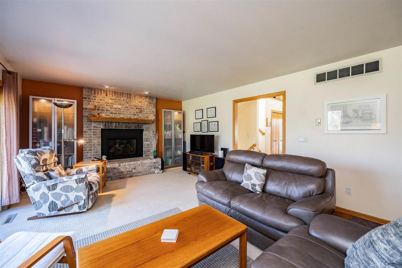 32 N High Circle Dr NE