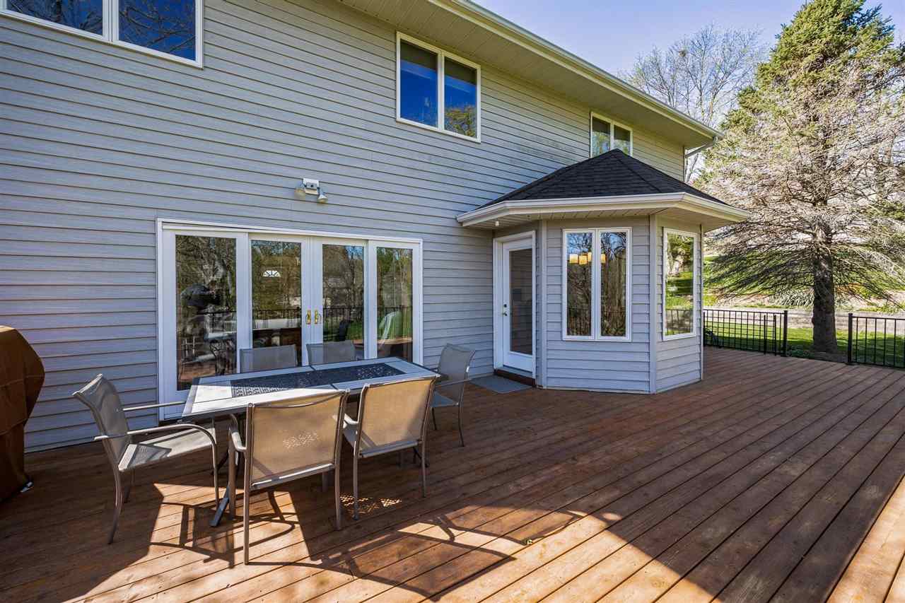 32 N High Circle Dr NE