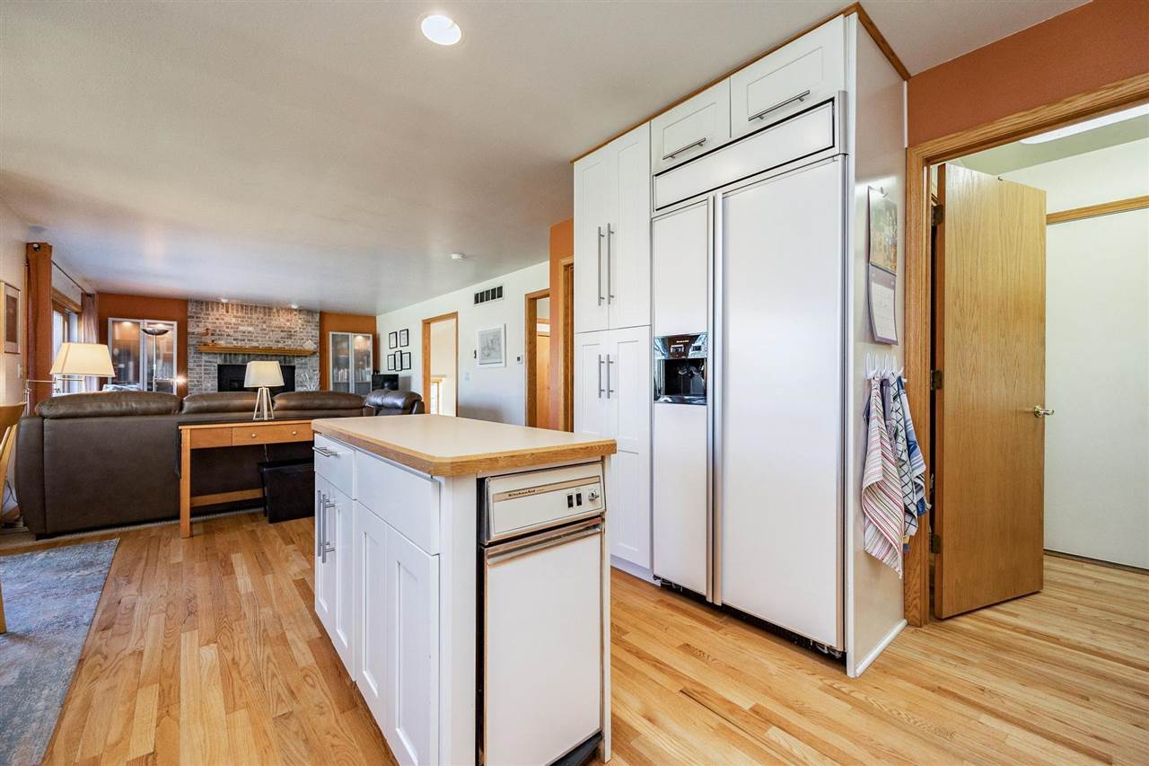 32 N High Circle Dr NE