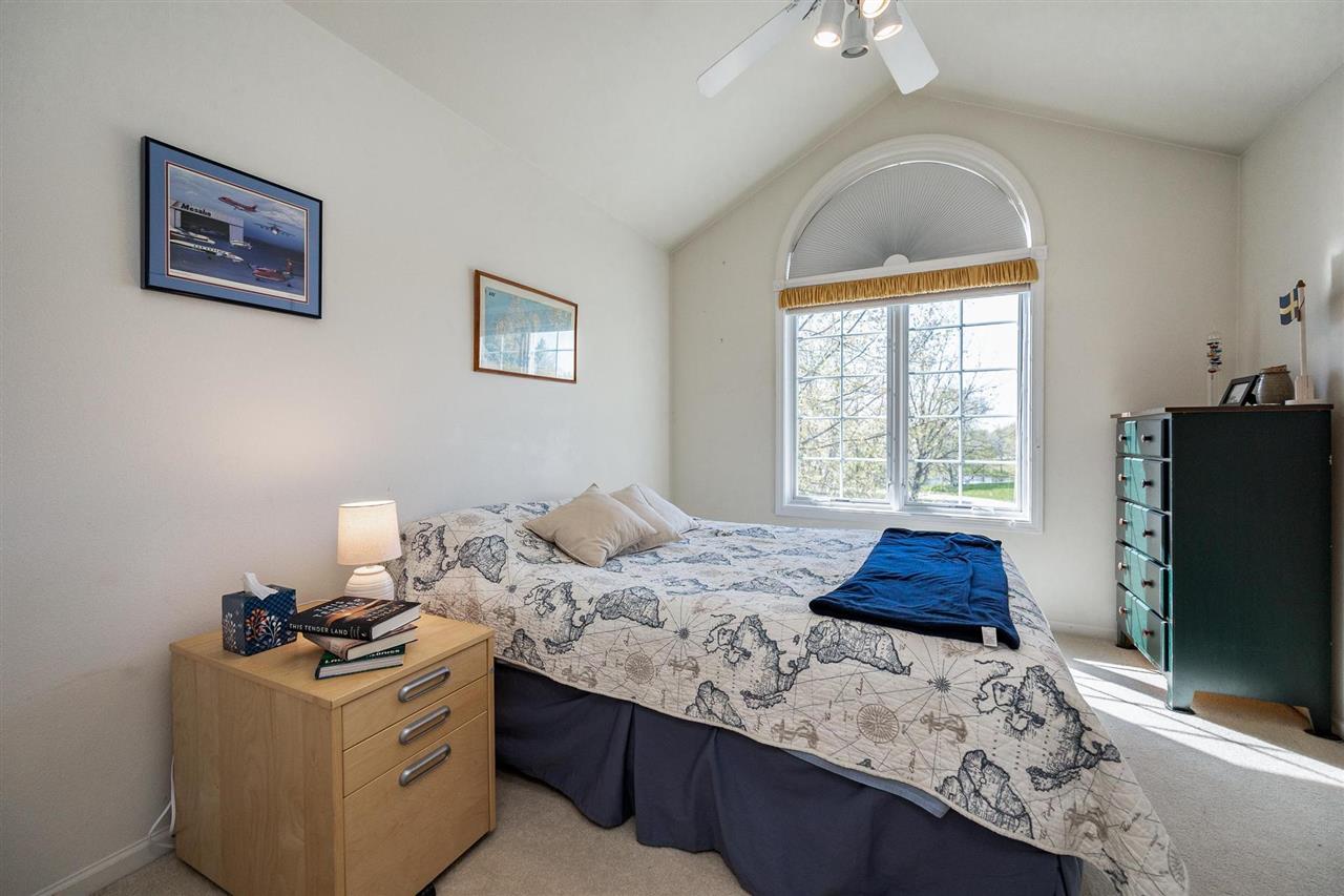 32 N High Circle Dr NE