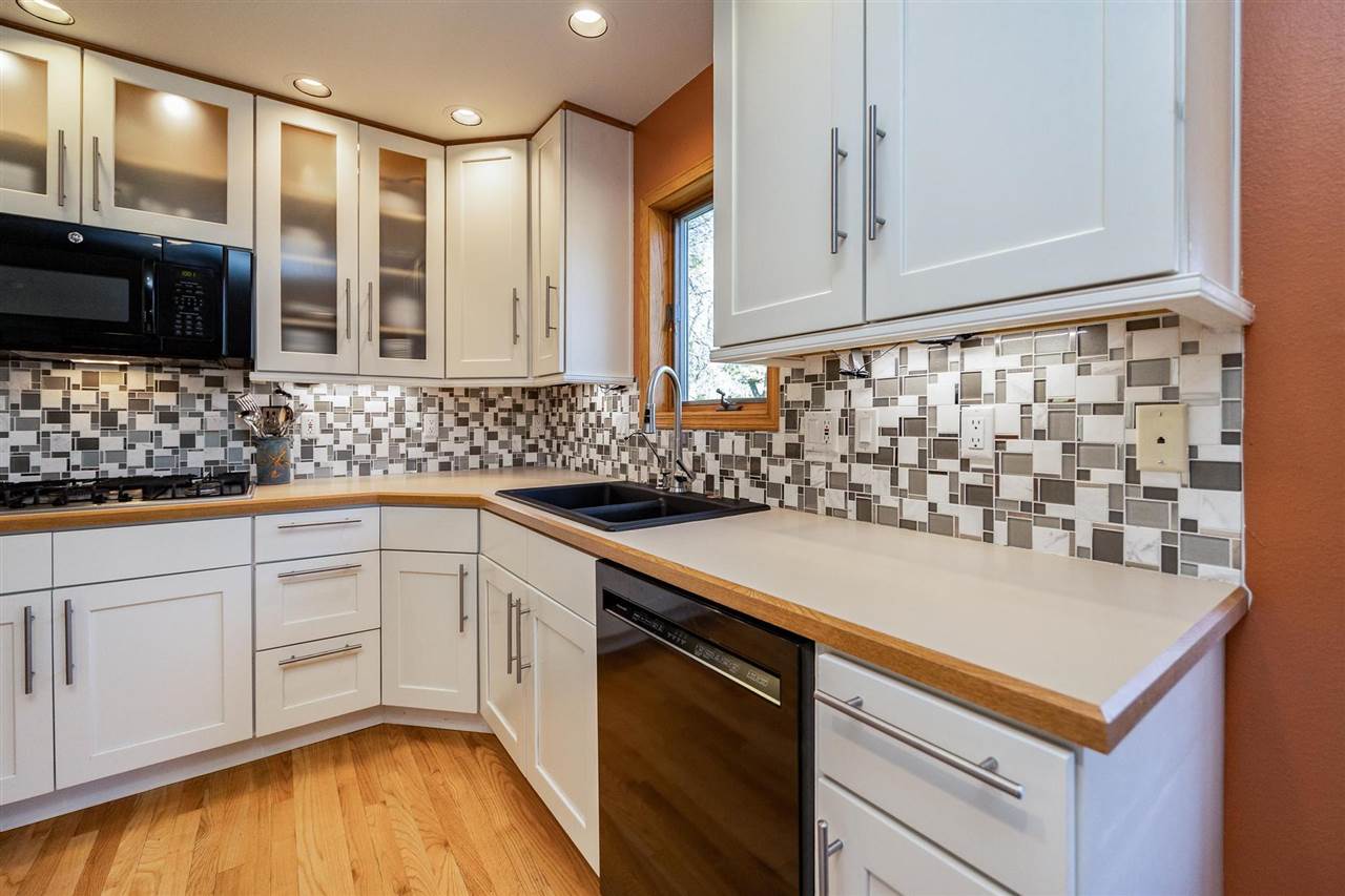 32 N High Circle Dr NE